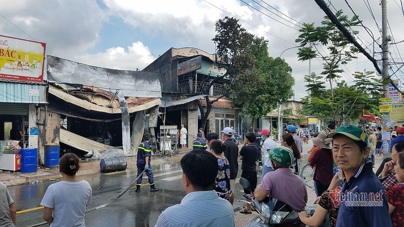 Chay du doi kem no lon o cua hang ban son, thieu rui nhieu tai san-Hinh-4