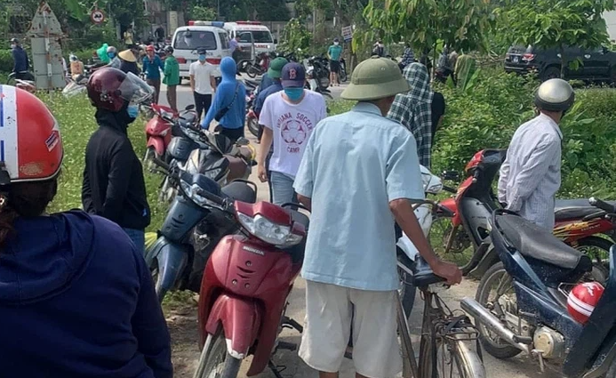 Bat giam nguoi me om con nam tren duong ray dinh tu tu-Hinh-5