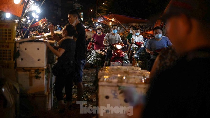 Tap nap khu cho dem mua qua chin re nhat Ha Noi