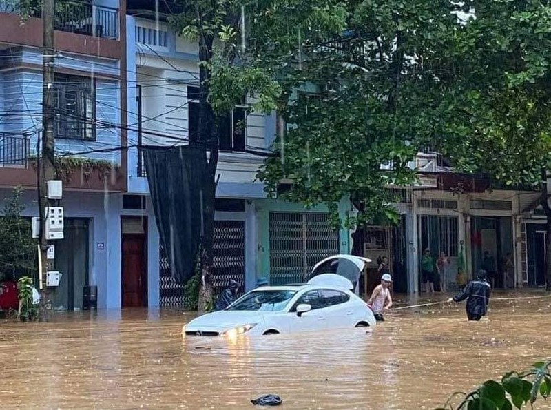 Nhieu noi o TP Lao Cai chim trong bien nuoc do mua lon-Hinh-10