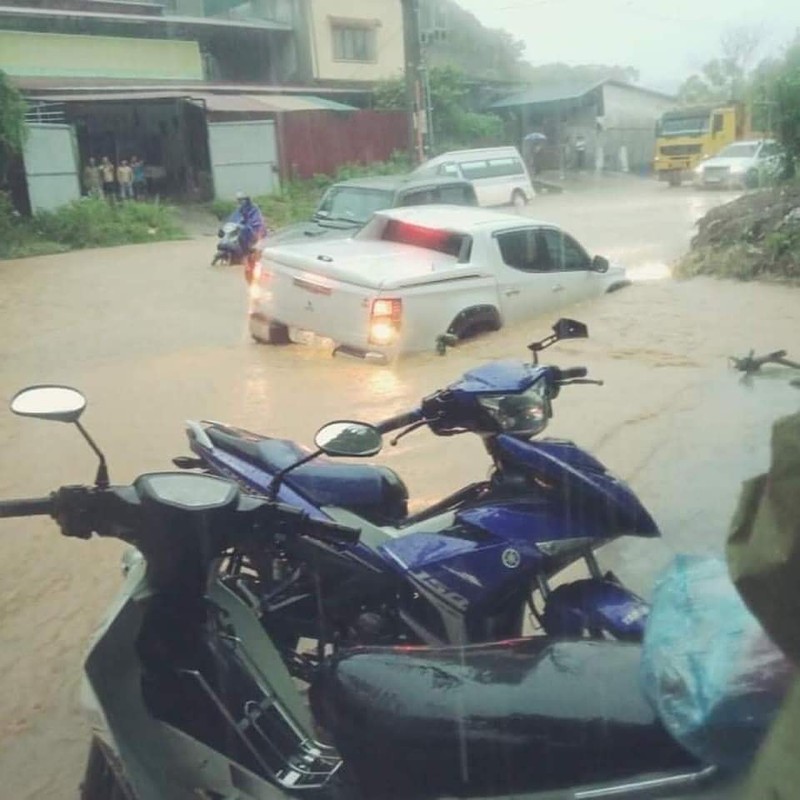 Nhieu noi o TP Lao Cai chim trong bien nuoc do mua lon-Hinh-4