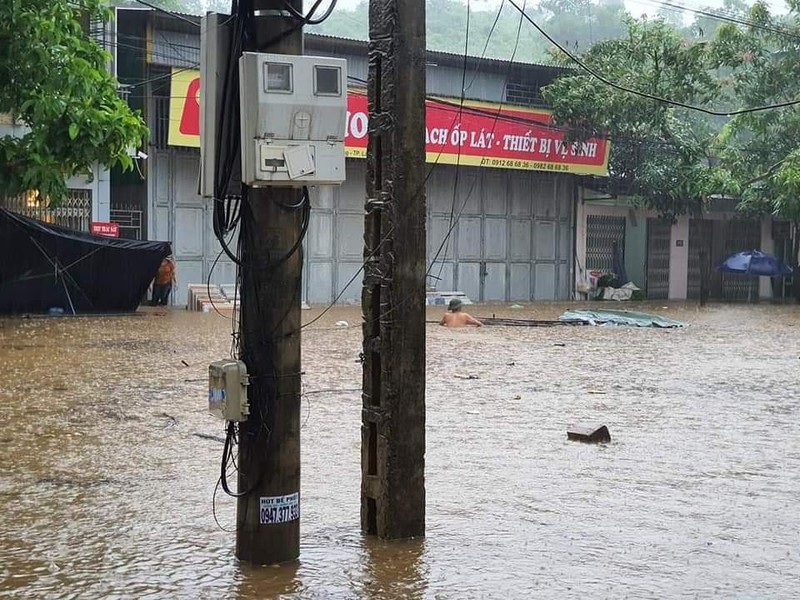 Nhieu noi o TP Lao Cai chim trong bien nuoc do mua lon-Hinh-6