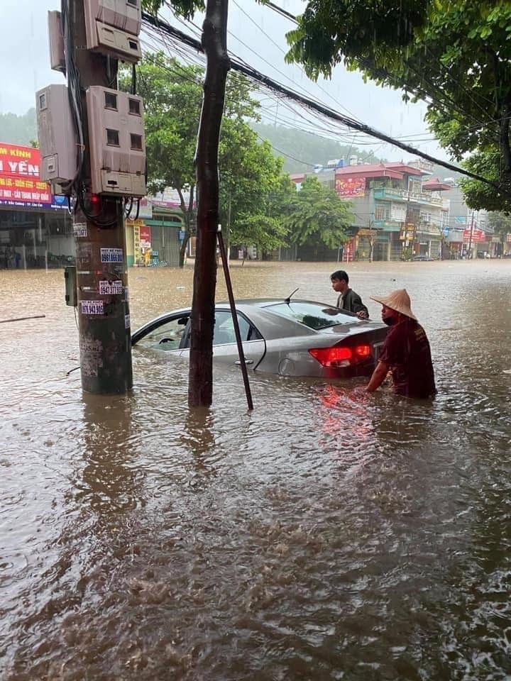 Nhieu noi o TP Lao Cai chim trong bien nuoc do mua lon-Hinh-7