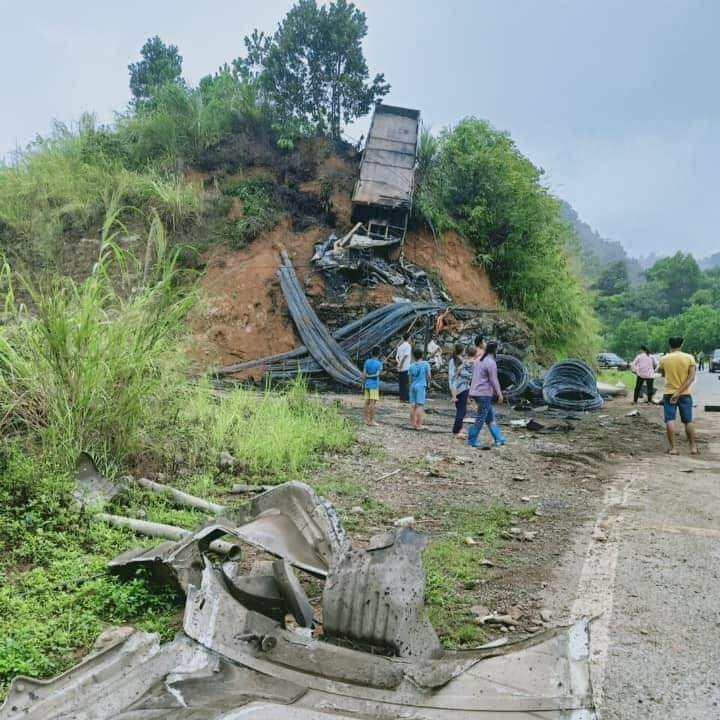 Xe dau keo boc chay tren deo, lai xe tu vong-Hinh-4