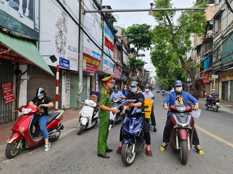 COVID-19: Ngay dau Ha Noi siet chat ly do ra duong-Hinh-9