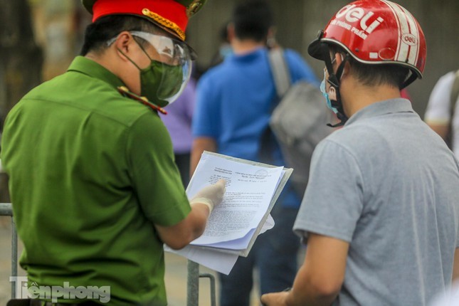 Ha Noi siet chat ly do ra duong, nhieu phuong tien buoc 'quay xe'-Hinh-11