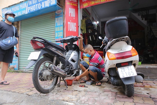 Cua hang sua chua xe may o Ha Noi tap nap khach sau 'giac ngu' dai-Hinh-2