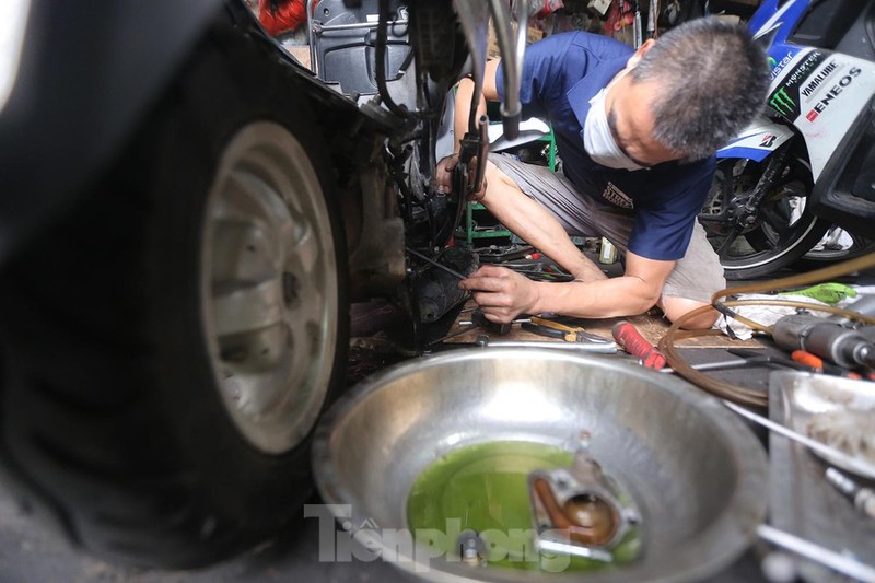 Cua hang sua chua xe may o Ha Noi tap nap khach sau 'giac ngu' dai-Hinh-7