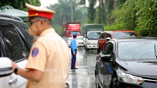 Giao thong cua ngo Thu do ra sao sau gan mot tuan noi gian cach xa hoi?-Hinh-9