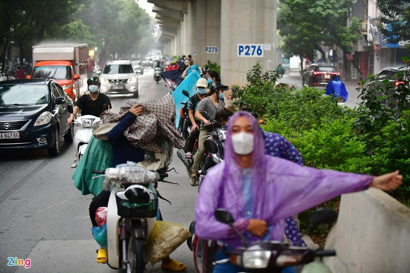 Tai sao cu mua la duong pho Ha Noi un tac keo dai?-Hinh-7