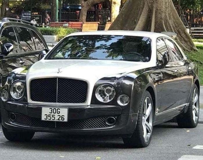 Diem tin sang 1/10: Sieu xe Bentley deo bien gia o Ha Noi