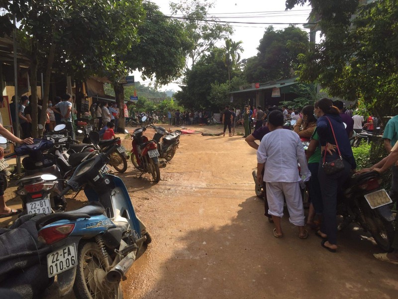 Nghi do mau thuan, nguoi dan ong bi chem chet giua duong