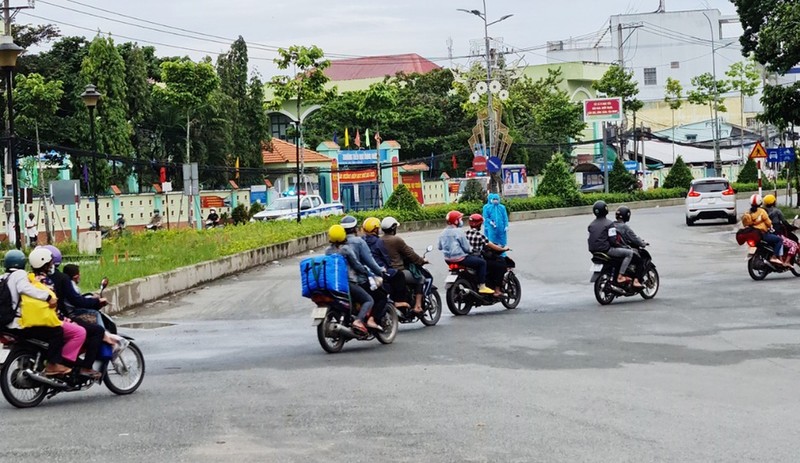 Cac tinh mien Tay don hon 10.000 nguoi ve que, phat hien nhieu F0-Hinh-2