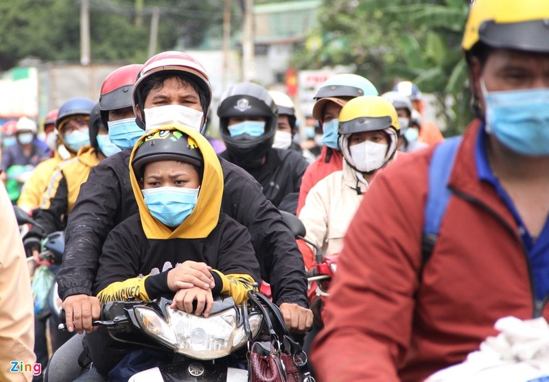 Chay xe may xuyen dem, nhieu nguoi kiet suc khi den Dak Lak-Hinh-11