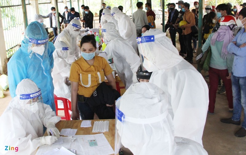 Chay xe may xuyen dem, nhieu nguoi kiet suc khi den Dak Lak-Hinh-4