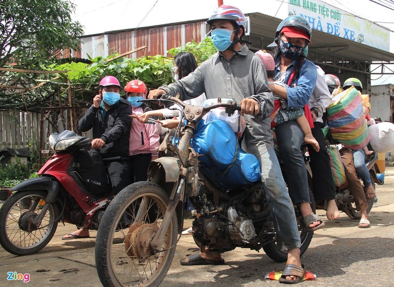 Chay xe may xuyen dem, nhieu nguoi kiet suc khi den Dak Lak-Hinh-6