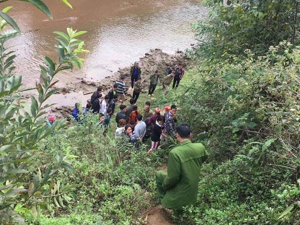 Hoa Binh: Tim thay thi the hoc sinh bi nuoc cuon troi