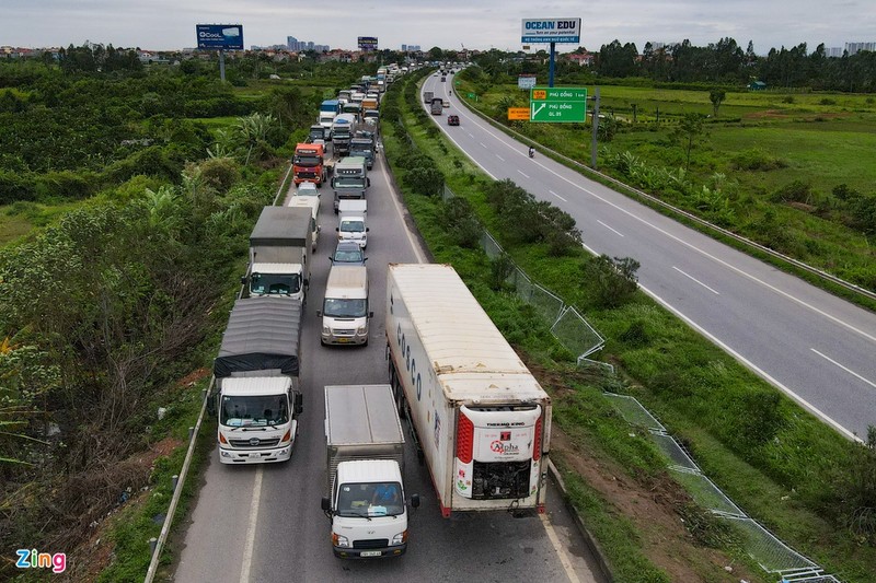 Hien truong vu tai nan khien tuyen Ha Noi - Bac Giang un tac 8 km-Hinh-5