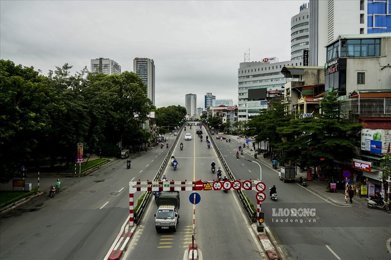 Khong khi lanh tran ve, bau troi Ha Noi toi sam trong gia ret-Hinh-10