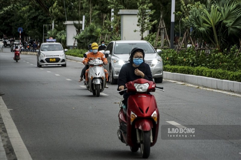 Khong khi lanh tran ve, bau troi Ha Noi toi sam trong gia ret-Hinh-6