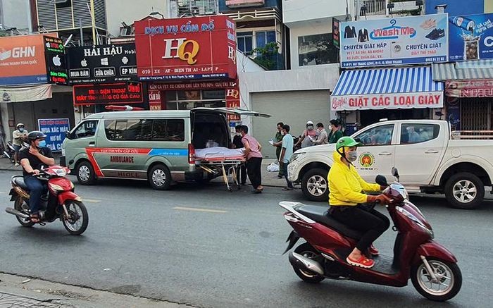 Tin nong 3/12: Be gai 3 tuoi bi cha duong danh dap den chet-Hinh-2