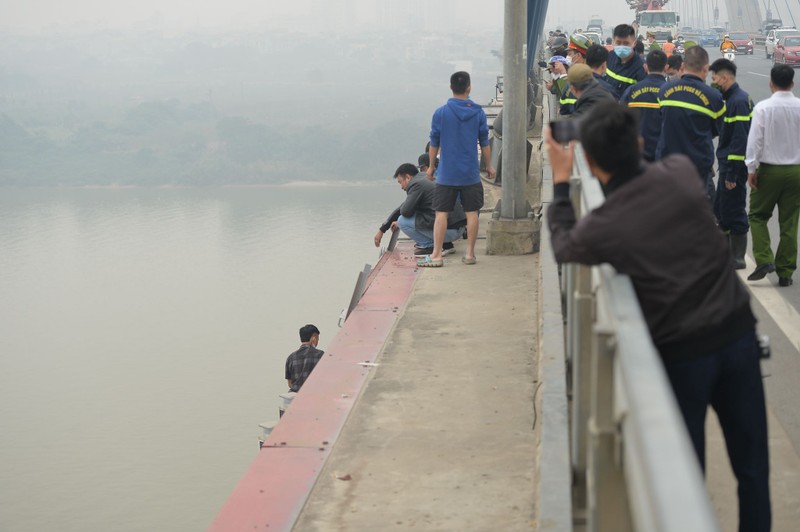 Ha Noi: Giai cuu nguoi dinh nhay cau Nhat Tan tu tu-Hinh-5