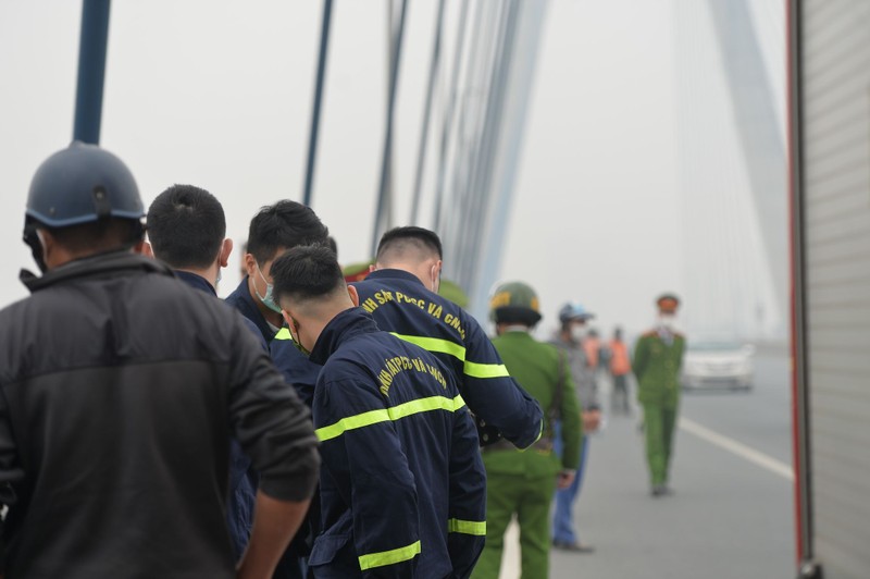 Ha Noi: Giai cuu nguoi dinh nhay cau Nhat Tan tu tu-Hinh-6