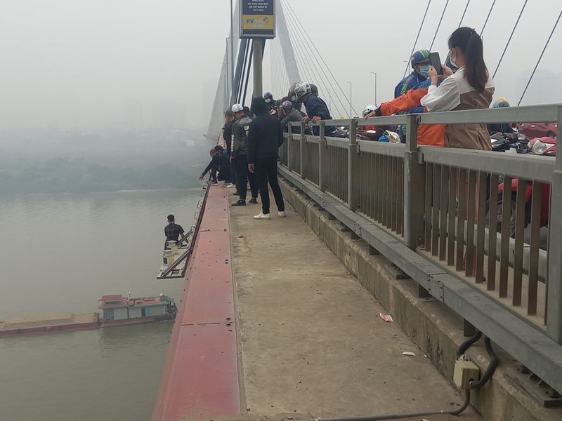 Ha Noi: Giai cuu nguoi dinh nhay cau Nhat Tan tu tu