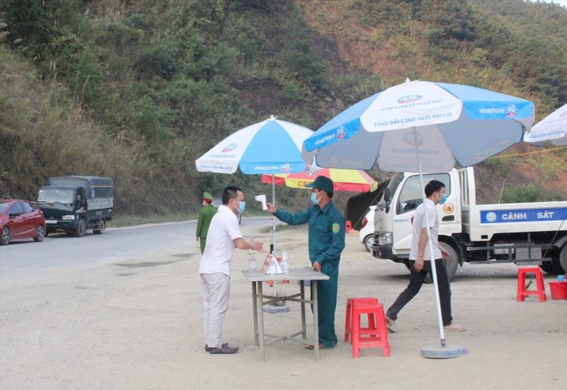 Bac Kan: Nguoi dan ve tu Ha Noi phai tiem du 2 mui vac xin