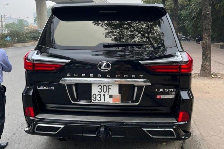 Lexus LX570 đeo nhầm biển số ở Hà Nội - 2