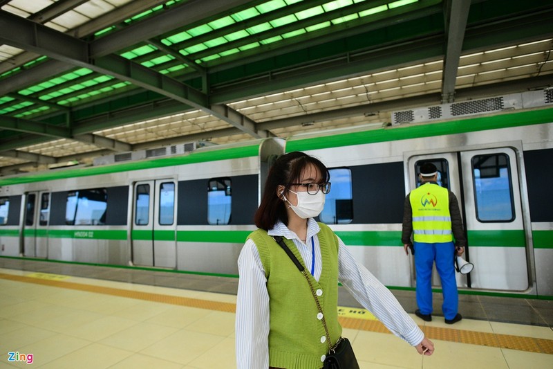 Khac biet cua tau dien, xe buyt tren cung duong noi quan Ha Dong-Hinh-3