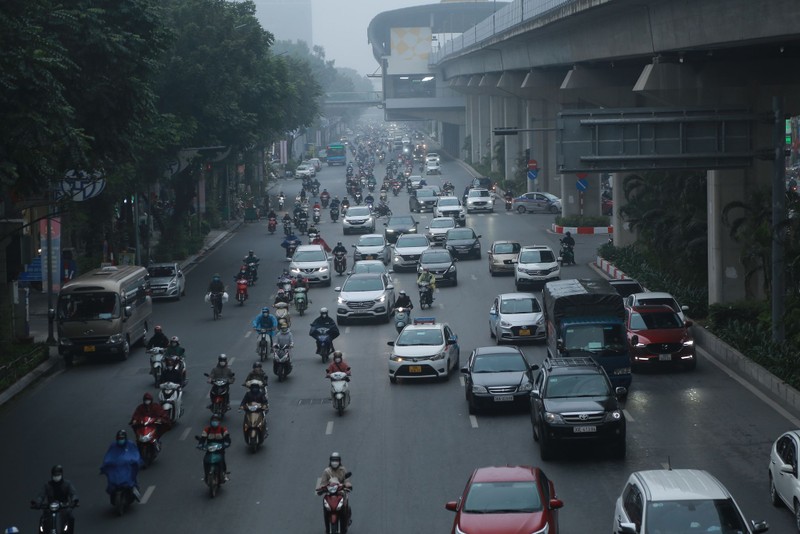 Ha Noi: Nghin nguoi doi mua ret len loi tren duong ngay dau di lam-Hinh-5