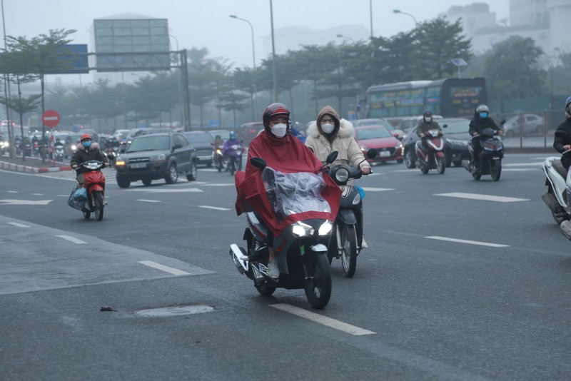 Ha Noi: Nghin nguoi doi mua ret len loi tren duong ngay dau di lam-Hinh-9