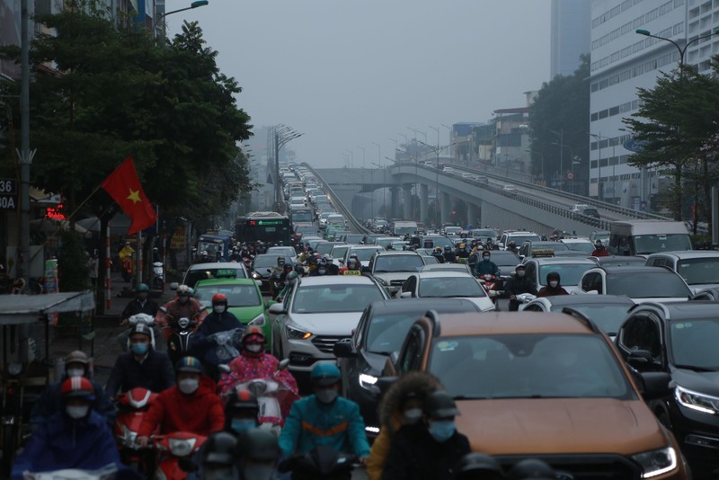 Ha Noi: Nghin nguoi doi mua ret len loi tren duong ngay dau di lam