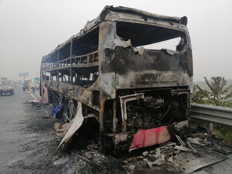 Hien truong vu xe giuong nam chay tro khung tren cao toc o Ha Noi-Hinh-3