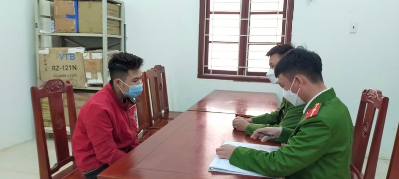 Thanh Hoa: Gia mao cong an huyen vao nha dan de doa lay 500.000 dong