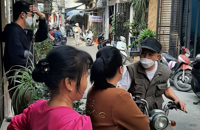 Tin nong 19/3: Nguoi phu nu trum kin dau, nam chet trong lo cao su-Hinh-3