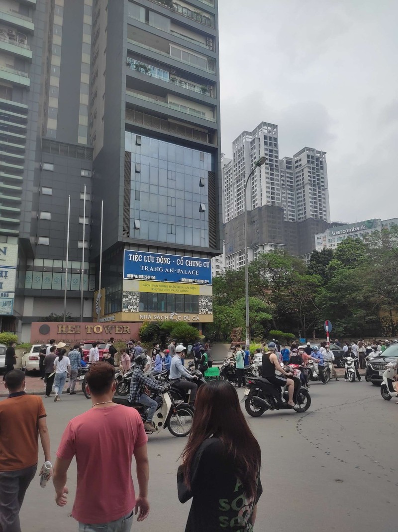 Nguoi dan ong roi tu tang cao chung cu o Ha Noi tu vong-Hinh-4