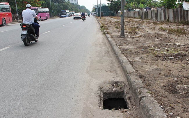 Ha Noi: Nap cong lo thien tren Pho Vien - Nguyen Dinh Tu “bay” nguoi di duong-Hinh-3