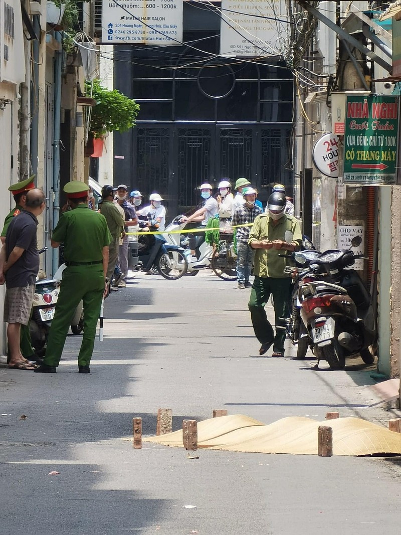 Ha Noi: Nguoi dan ong roi tu tang 6 khach san xuong dat tu vong-Hinh-3