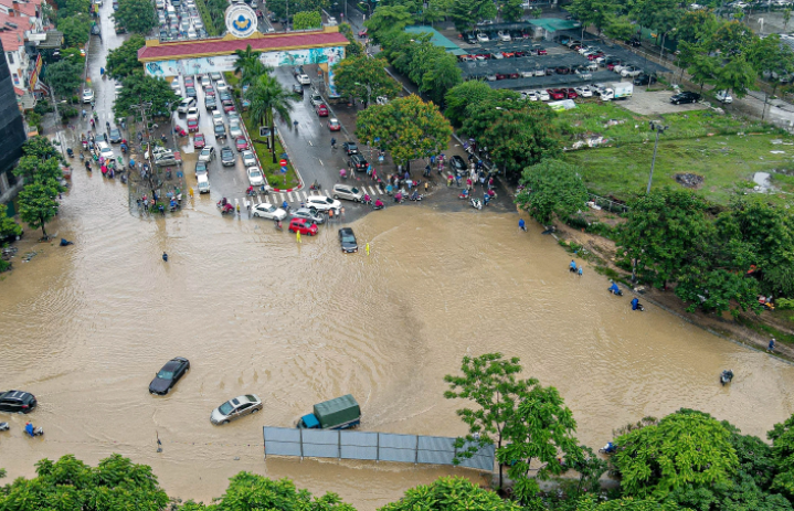 Ha Noi mua lon khien Dai lo Thang Long ngap sau gan 1 met-Hinh-5