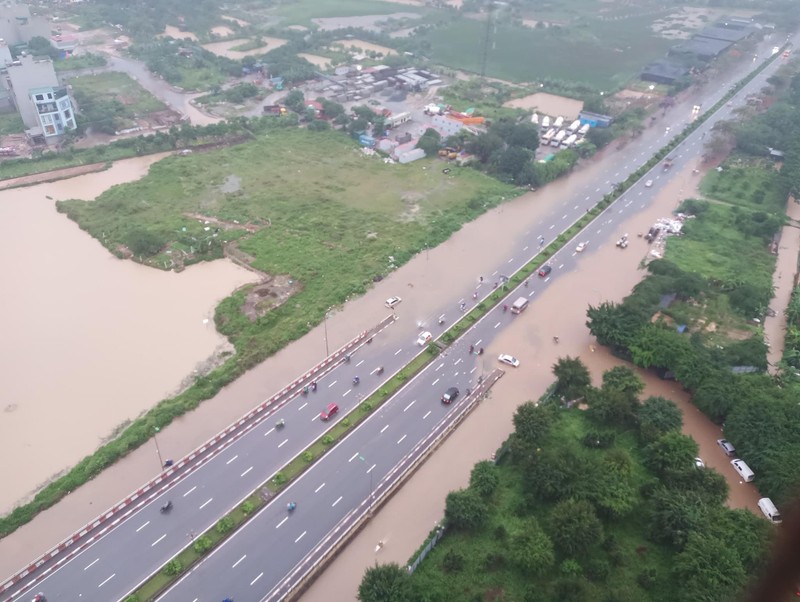 Ha Noi mua lon khien Dai lo Thang Long ngap sau gan 1 met-Hinh-6