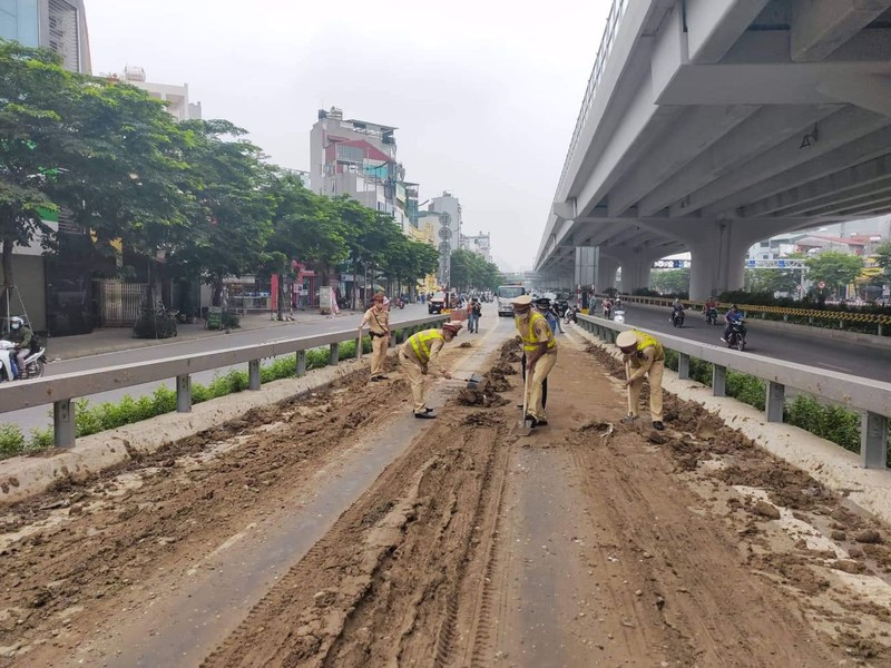 Ha Noi: Truy tim tai xe de dat da roi vai o duong vanh dai 3-Hinh-4