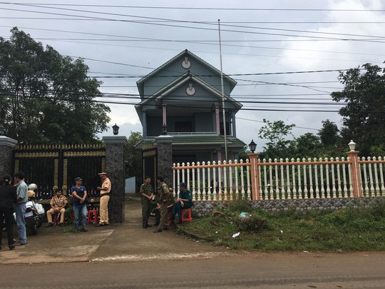 Nam Dinh: Con trai bang hoang phat hien bo me tu vong bat thuong