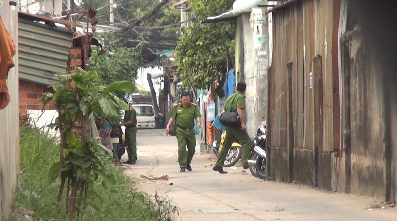 Tin nong 24/6: Sat thu mac ao GrabBike dam chet dai gia o biet thu-Hinh-8