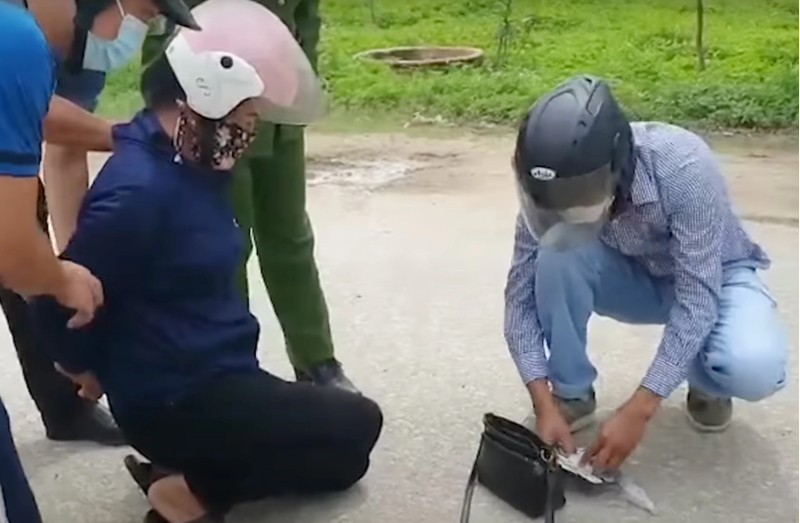 Bi danh ghen, 2 me con gai ma tuy vao vo nguoi tinh de tra thu