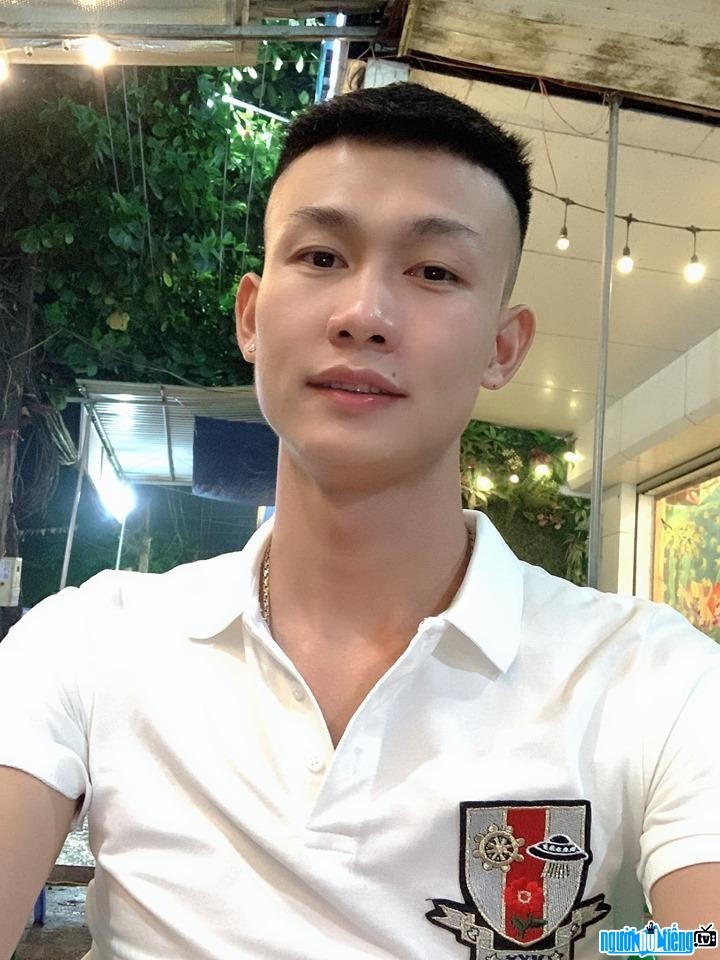 Khoi to YouTuber Duy Thuong ve toi gay roi trat tu cong cong-Hinh-6