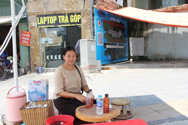 Can canh “tram” nuoc lanh mien phi giua thoi tiet nang nong o Ha Noi-Hinh-6