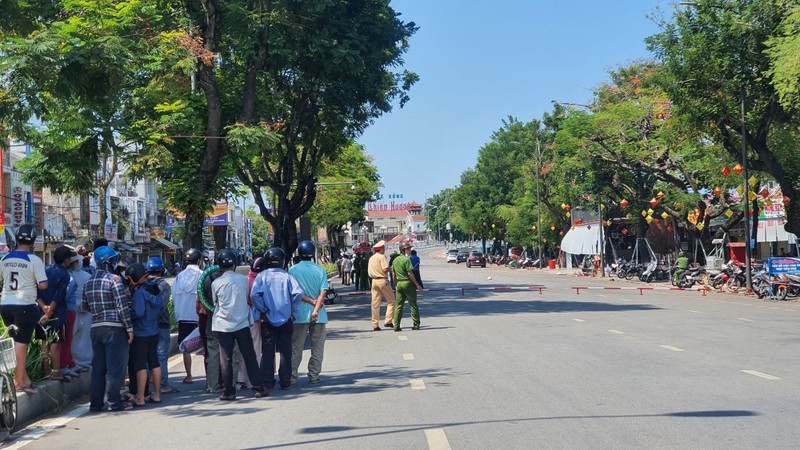 PGD Cong an Thua Thien - Hue thuong thuyet gi voi ke cuop tiem vang?-Hinh-8