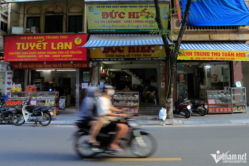 Canh tuong trai nguoc o mot so cua hang ban banh Trung thu-Hinh-6